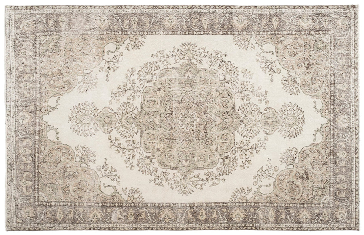 Vintage Distressed Rug Alarae