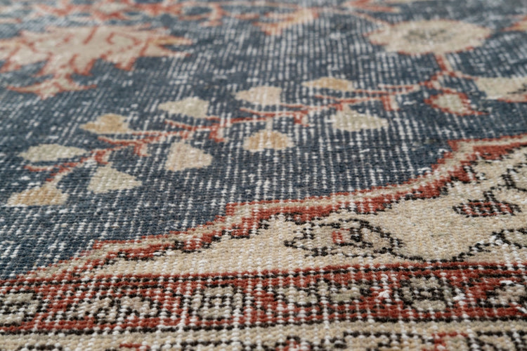 Vintage Distressed Rug Norvis