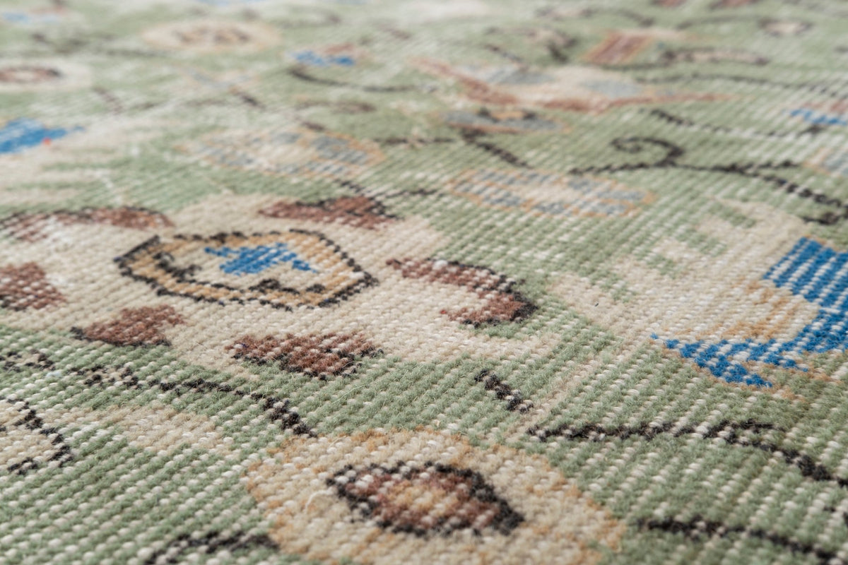 Vintage Distressed Rug Vyra