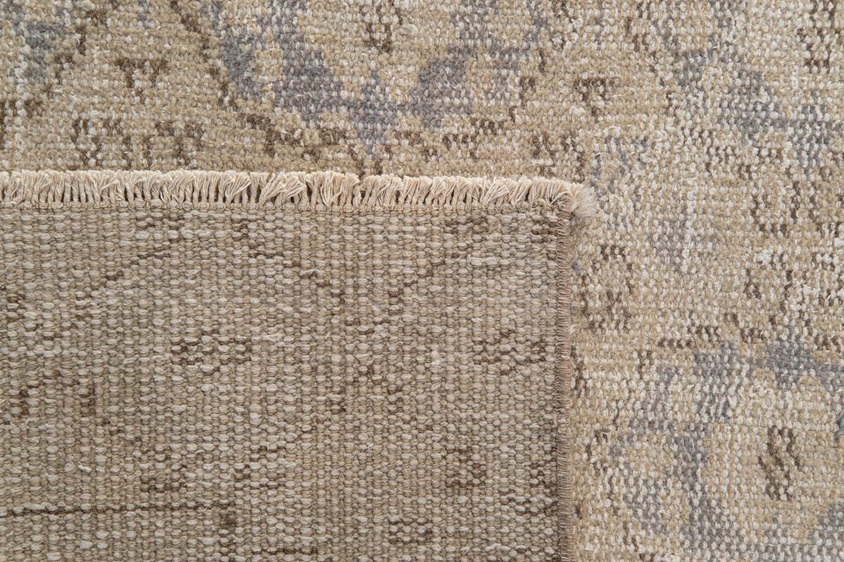 Vintage Distressed Rug Ivlor