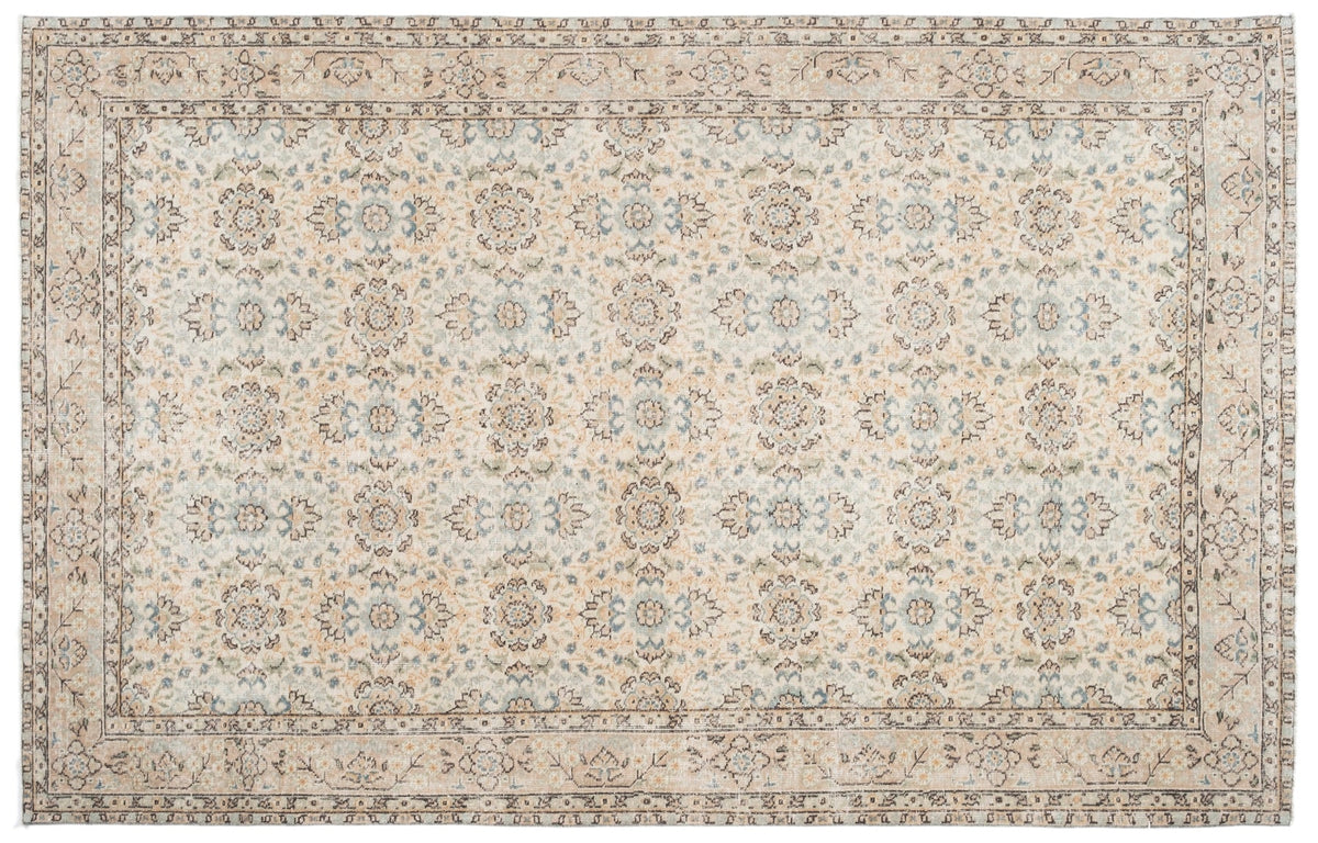 Vintage Distressed Rug Zorvra