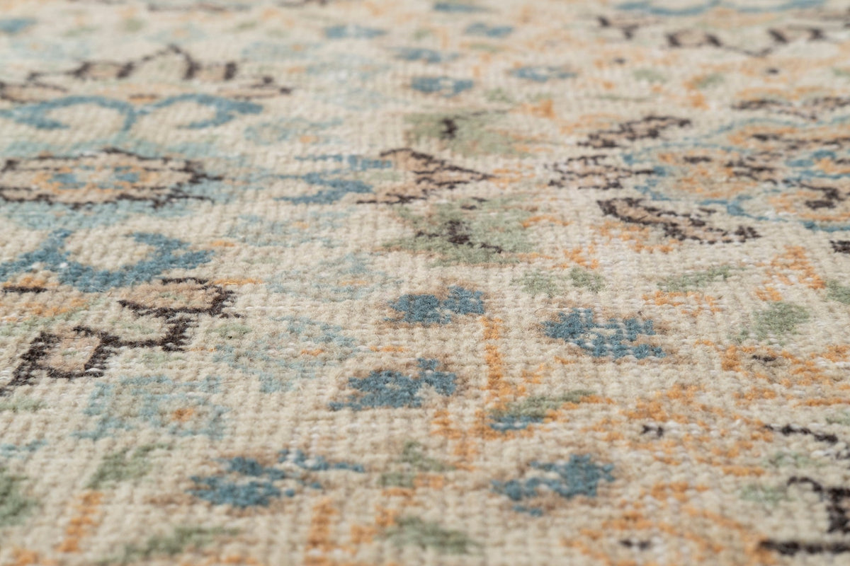 Vintage Distressed Rug Zorvra