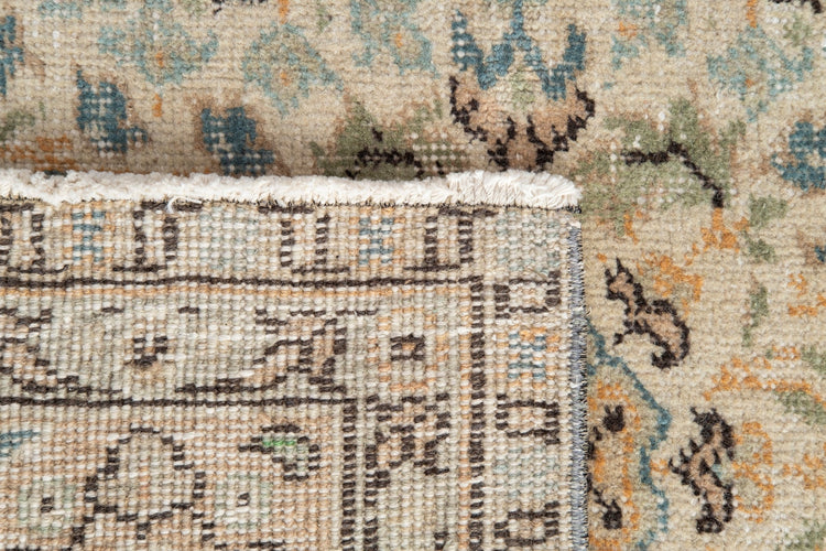 Vintage Distressed Rug Zorvra