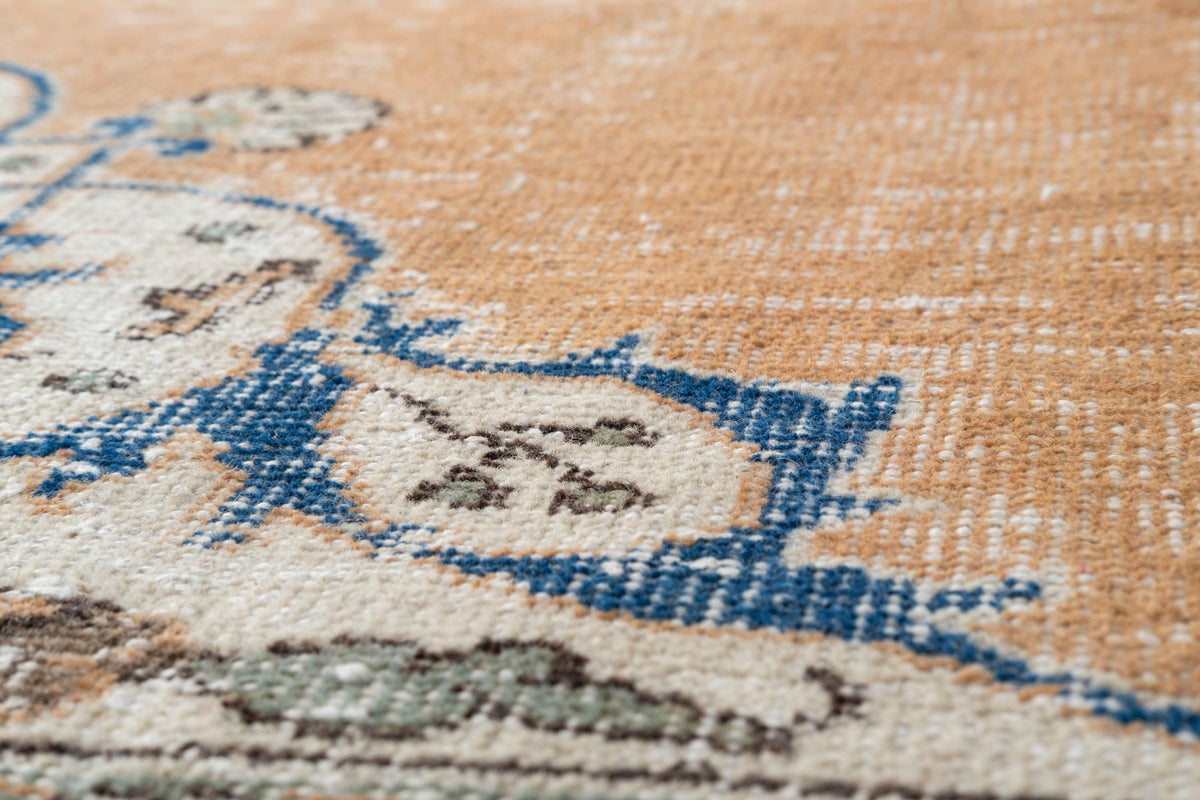Vintage Distressed Rug Aldven