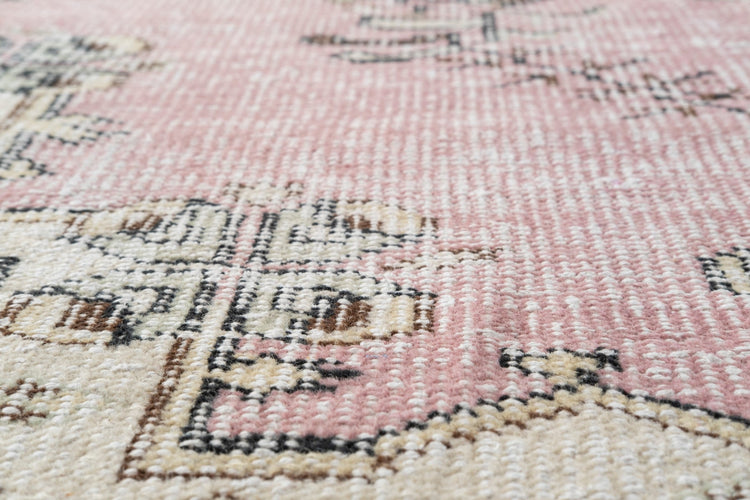 Vintage Distressed Rug Olyrith