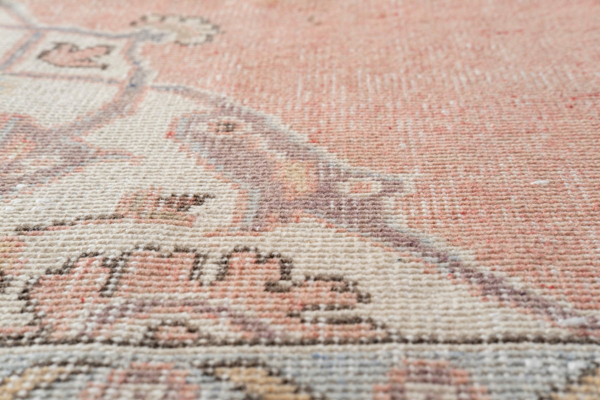 Vintage Distressed Rug Rovlis