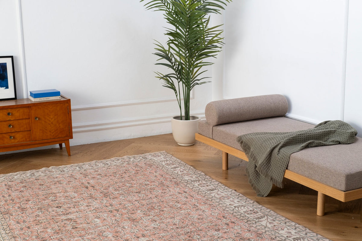 Vintage Distressed Rug Lysmara