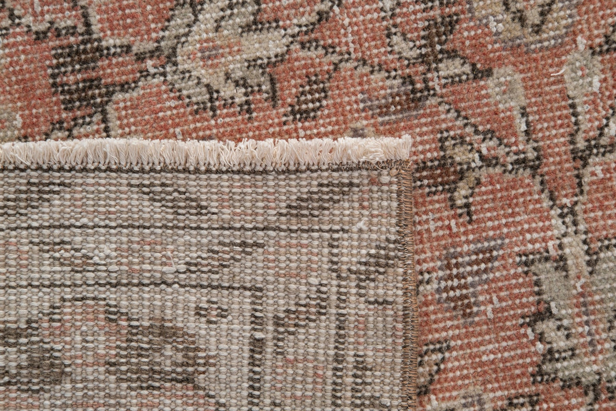 Vintage Distressed Rug Lysmara