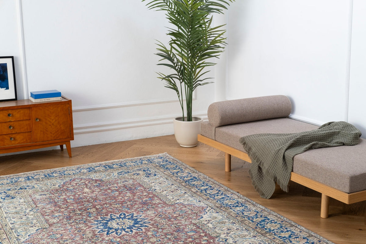 Vintage Distressed Rug Yovral