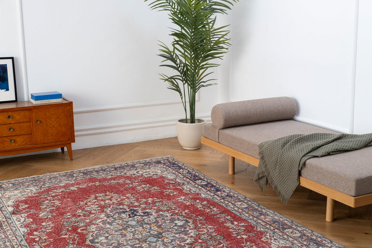 Vintage Distressed Rug Marilae