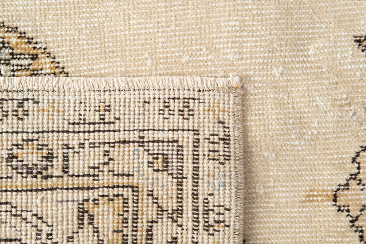 Vintage Distressed Rug Relnis