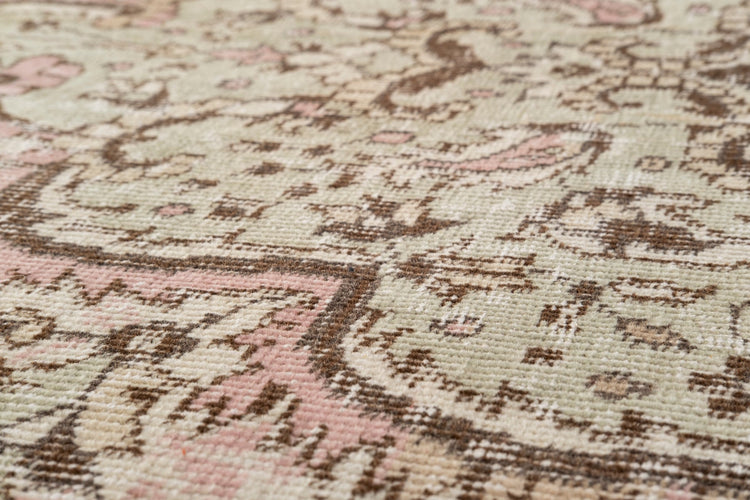 Vintage Distressed Rug Arleno