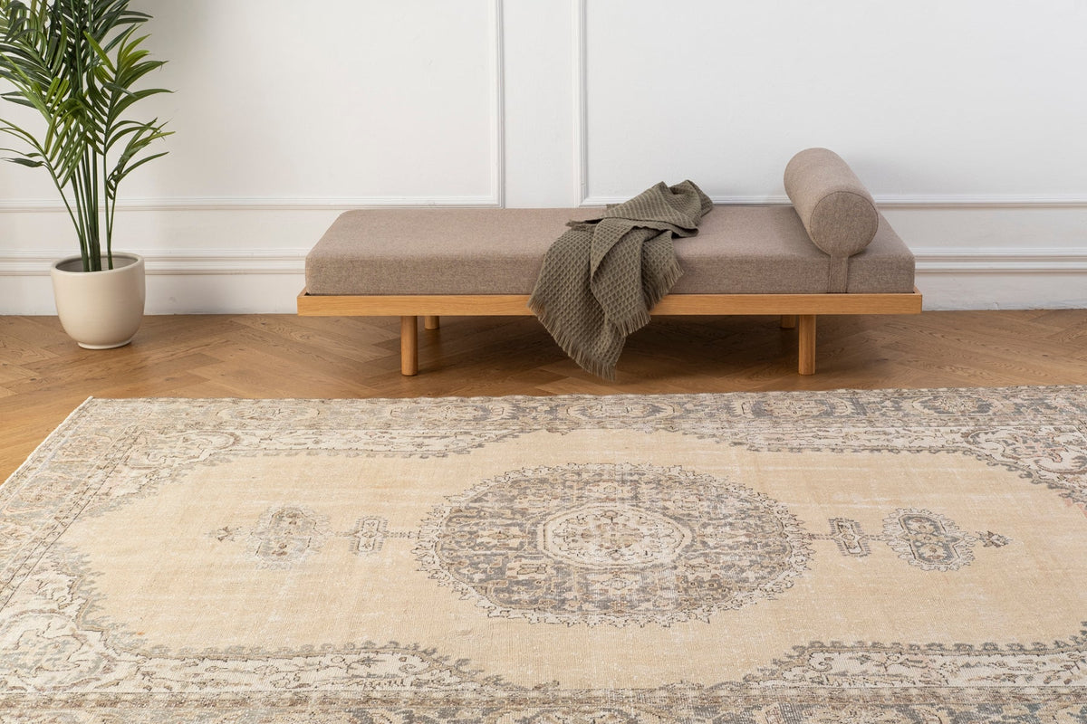 Vintage Distressed Rug Perlin