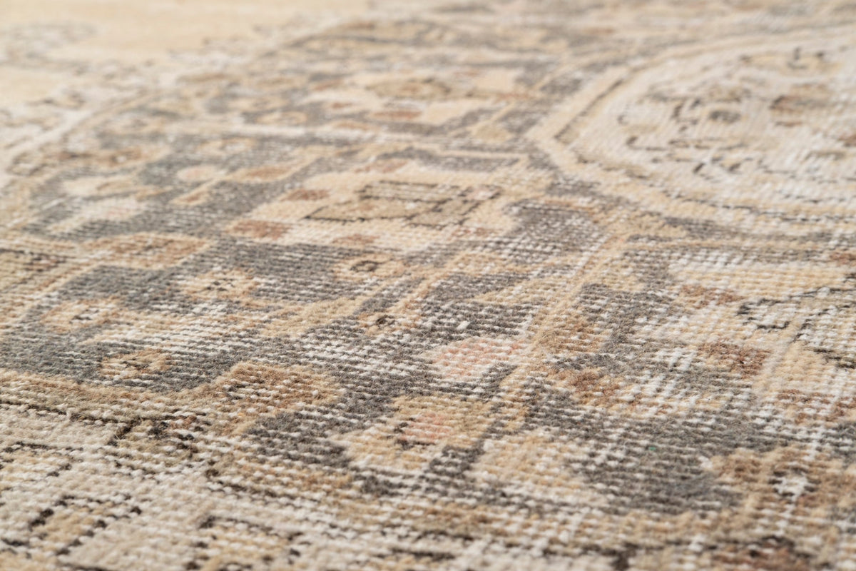 Vintage Distressed Rug Perlin