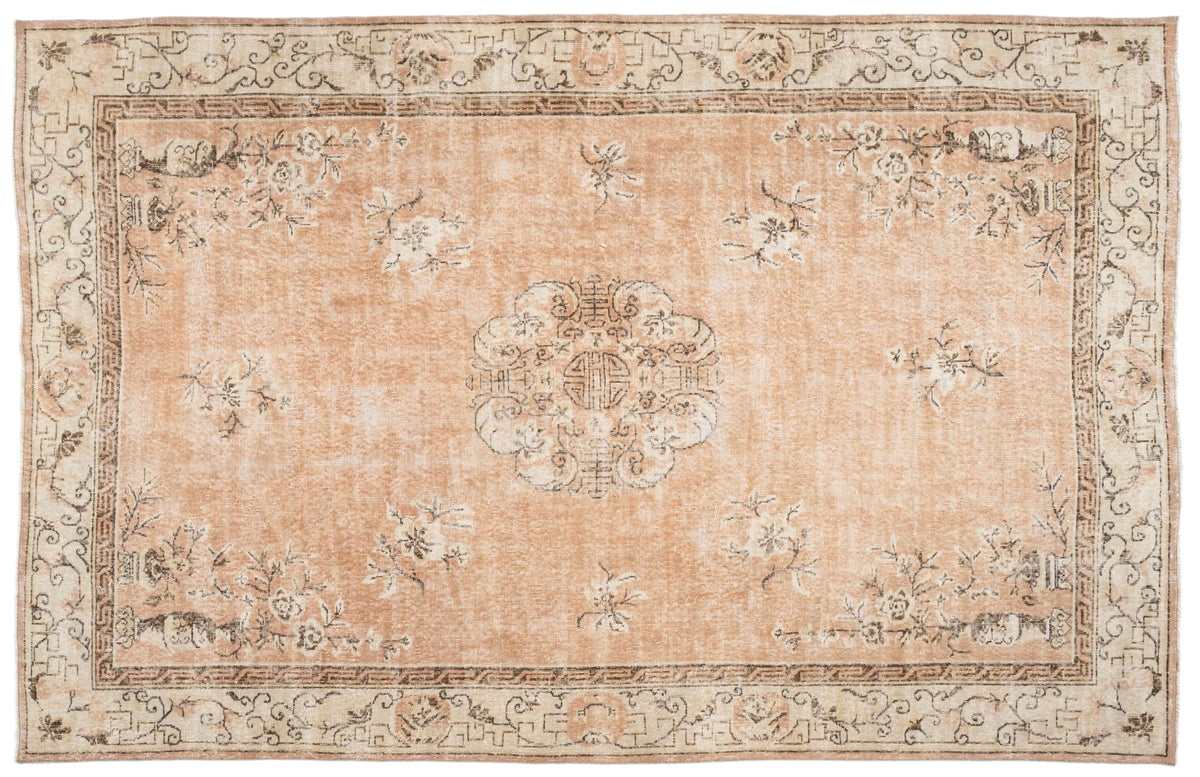Vintage Distressed Rug Varlis