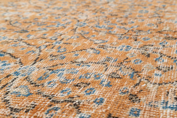 Vintage Distressed Rug Fyriya