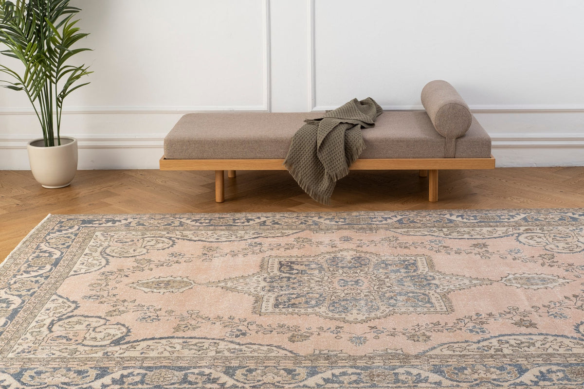 Vintage Distressed Rug Velryne