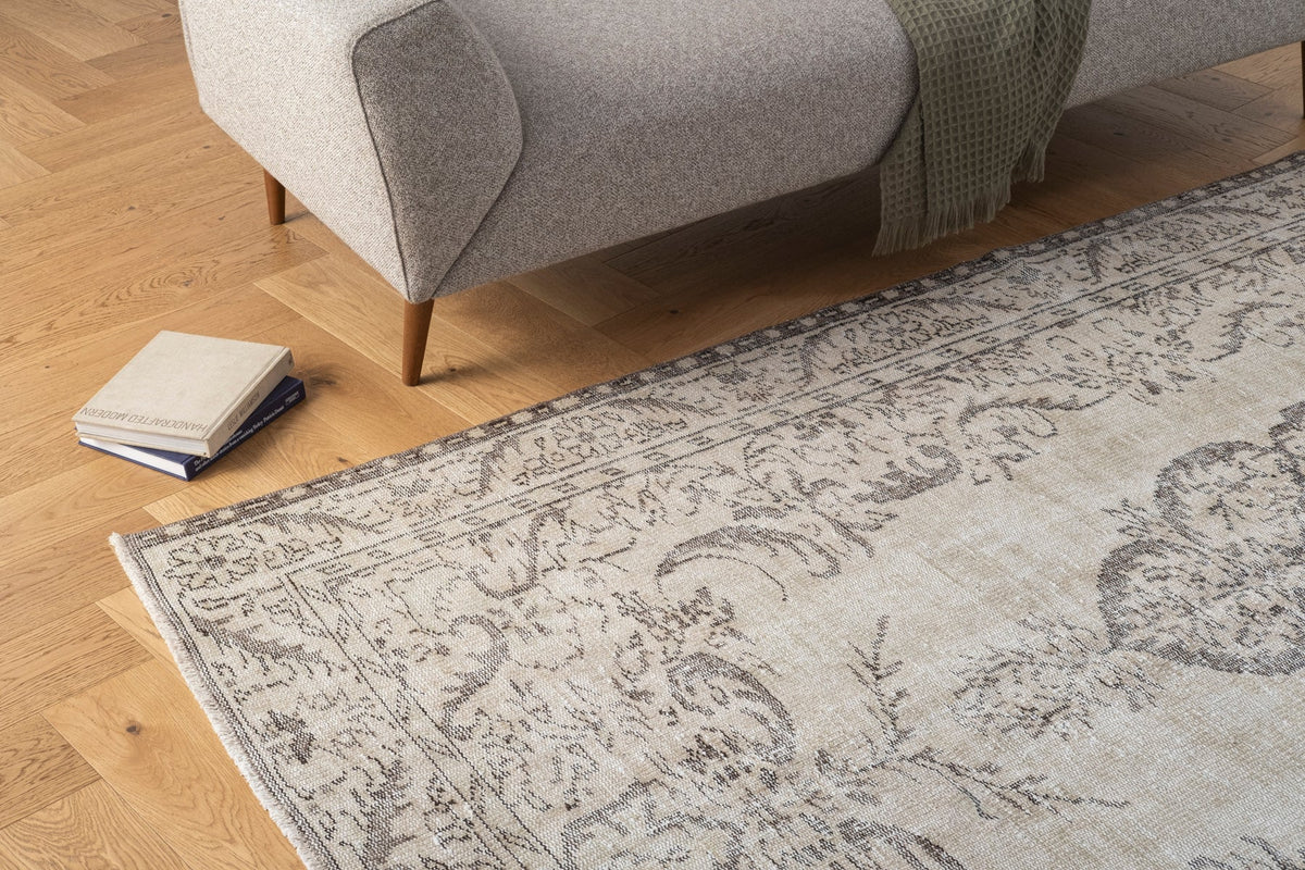 Vintage Distressed Rug Elaros