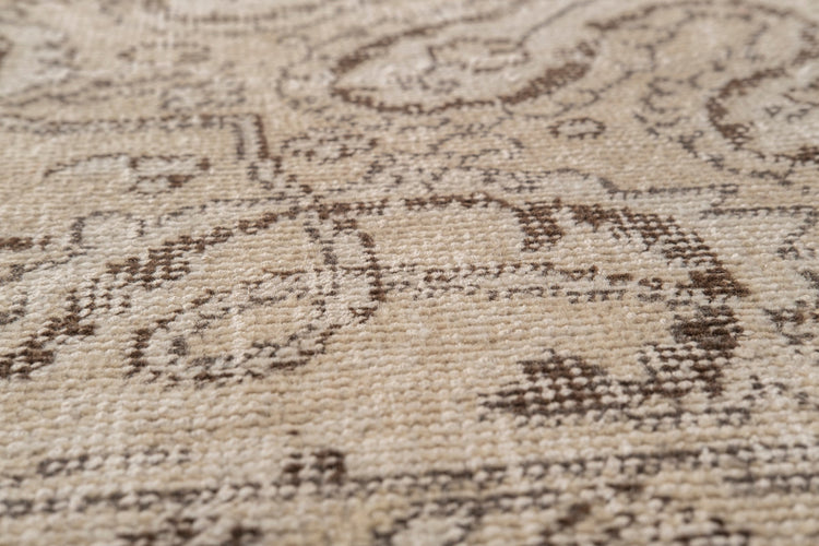 Vintage Distressed Rug Ulothor