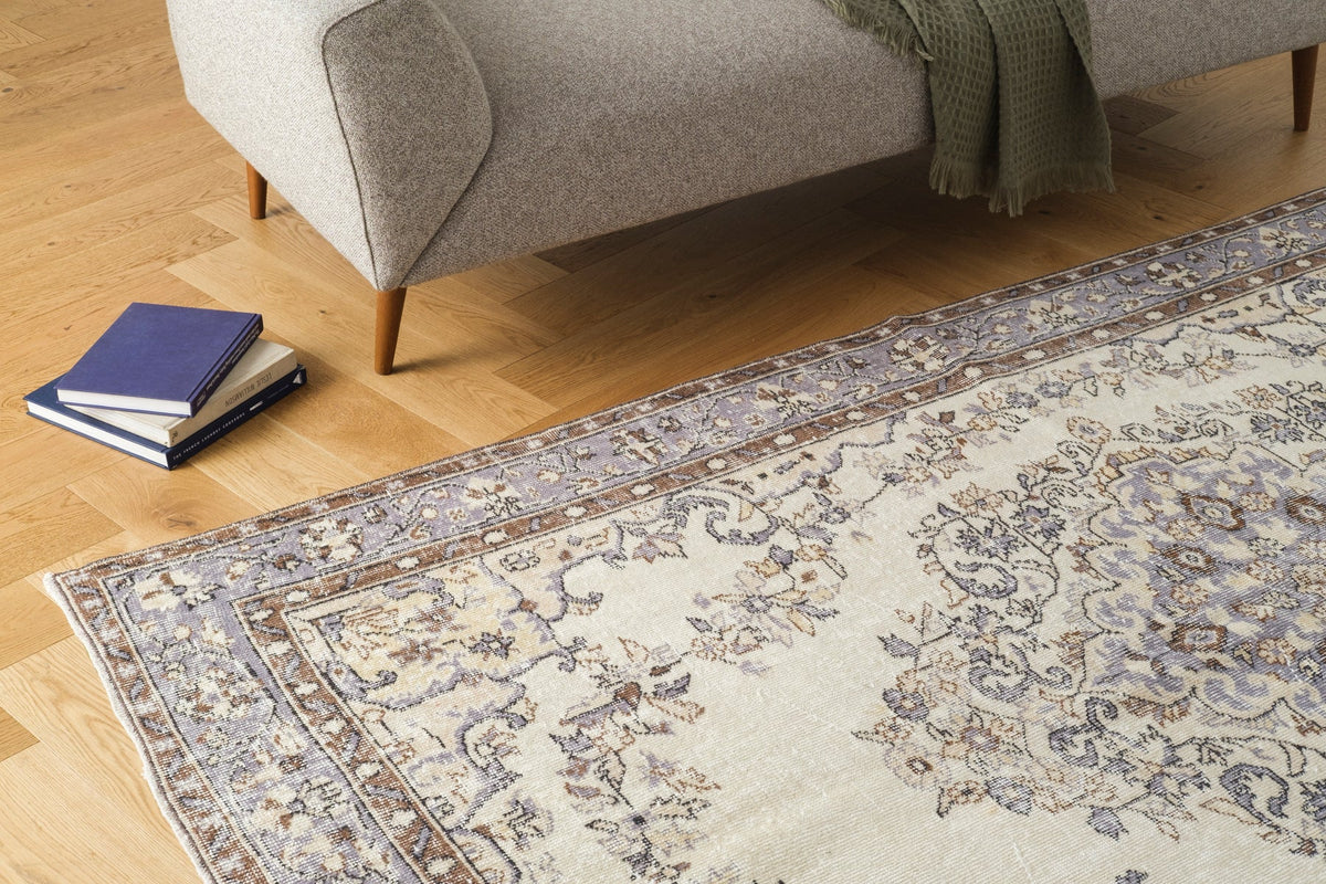 Vintage Distressed Rug Fosrue