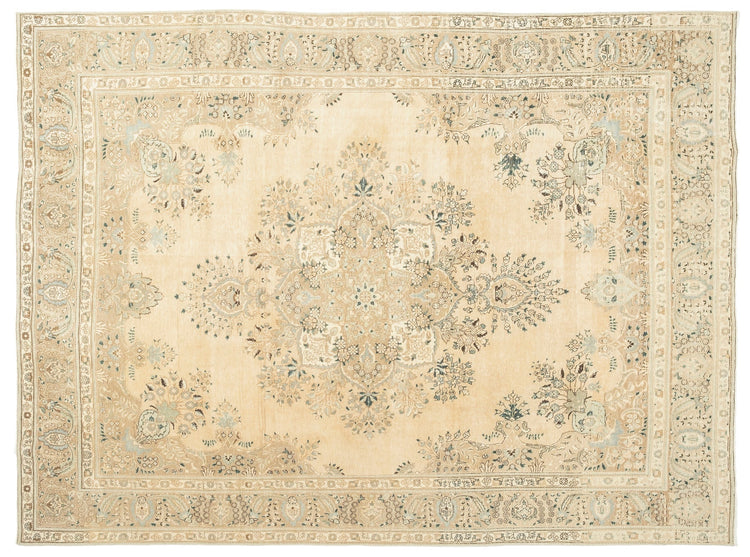 Vintage Distressed Rug Sonnhilde