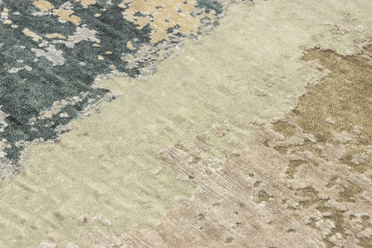 Handknotted Rug Tirra