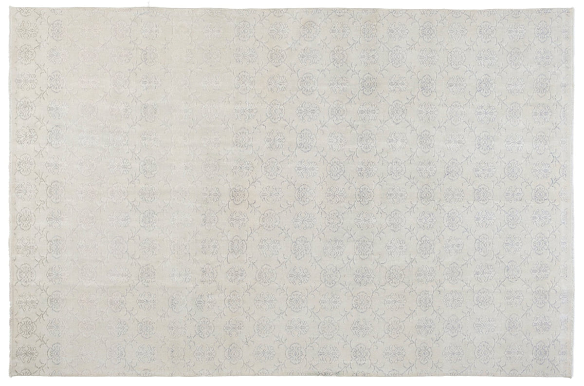 Vintage Distressed Rug Zeratasia