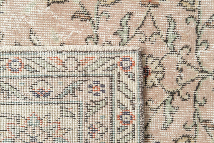 Vintage Distressed Rug Naesia