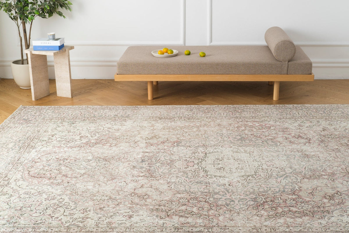Vintage Distressed Rug Dajor