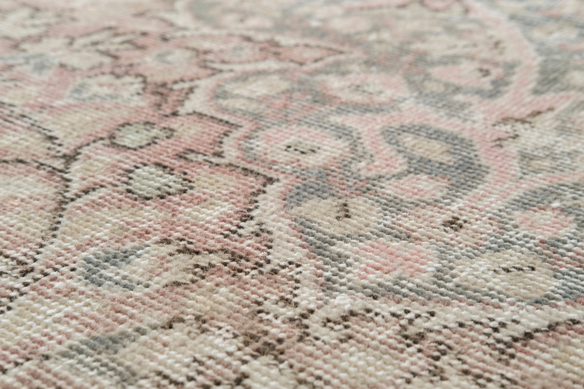 Vintage Distressed Rug Dajor