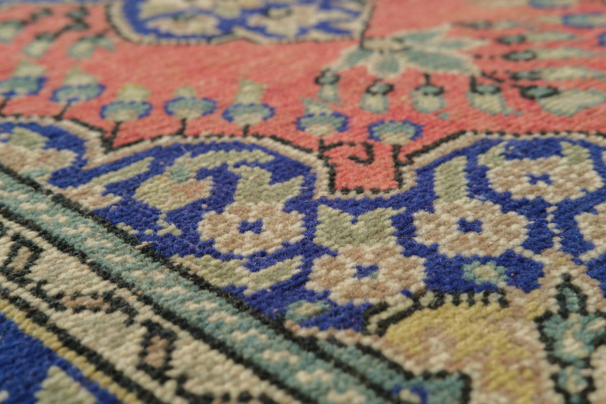 Vintage Turkish Rug Bruneta