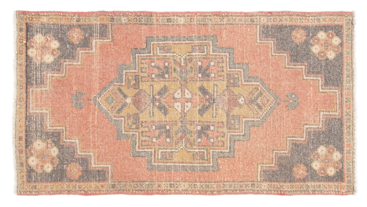 Vintage Turkish Rug Rynoria