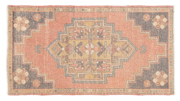 Vintage Turkish Rug Rynoria