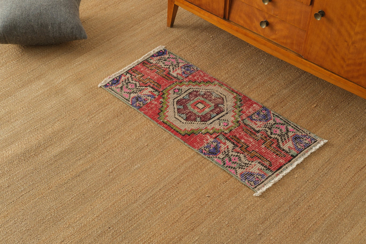 Vintage Turkish Rug Eutimio