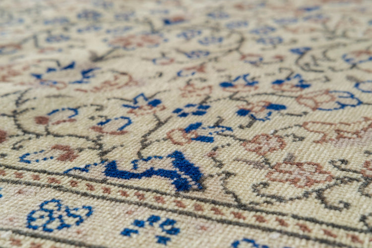 Vintage Turkish Rug Ubis