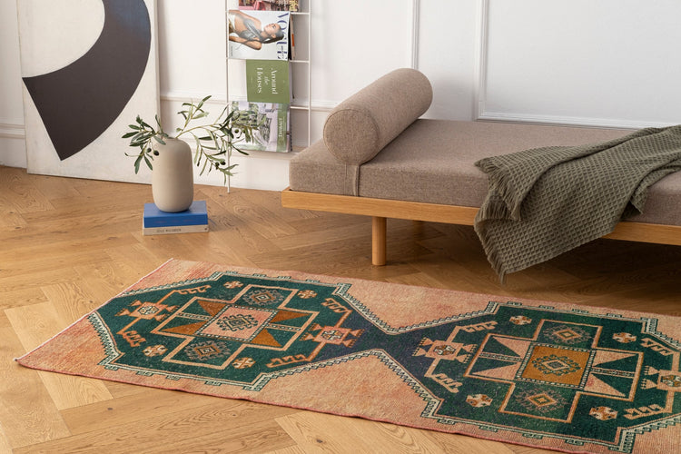 Vintage Turkish Rug Kolvin