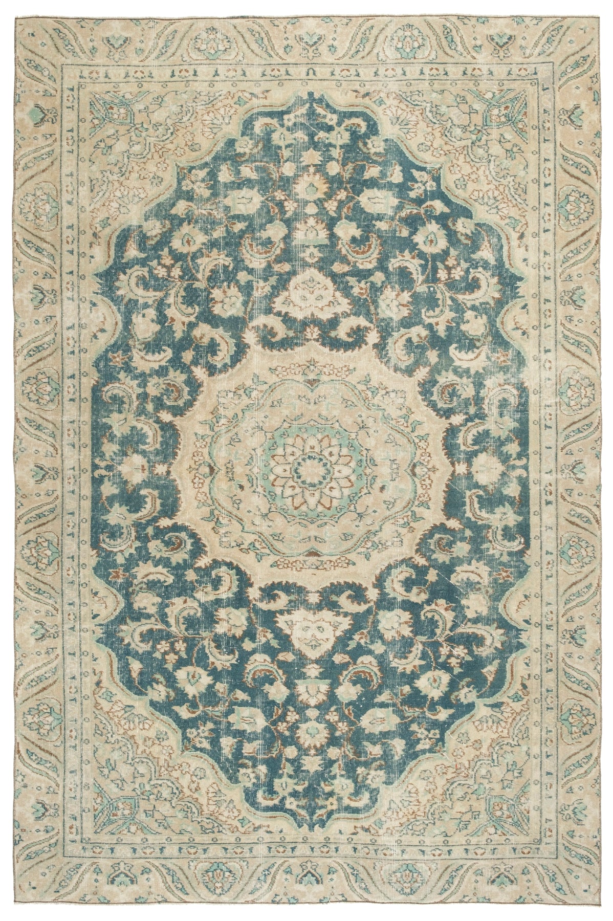 Vintage Distressed Rug Pyt