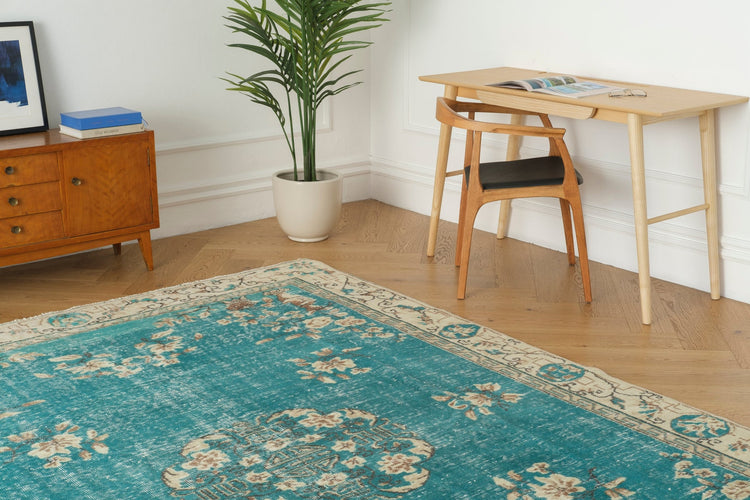 Vintage Distressed Rug Arejas