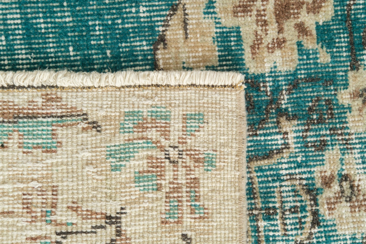 Vintage Distressed Rug Arejas