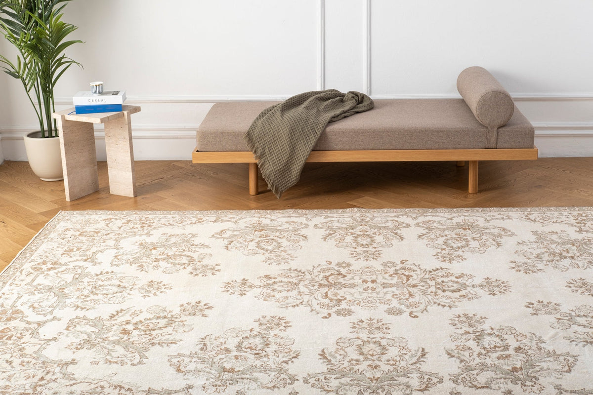 Vintage Distressed Rug Salira