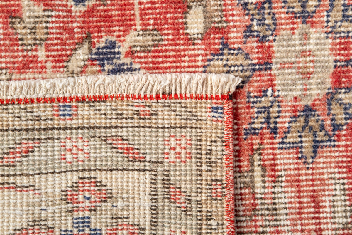 Vintage Distressed Rug Qisira