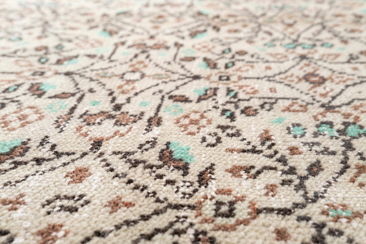 Vintage Distressed Rug Gryron