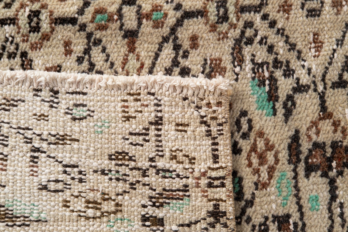 Vintage Distressed Rug Gryron