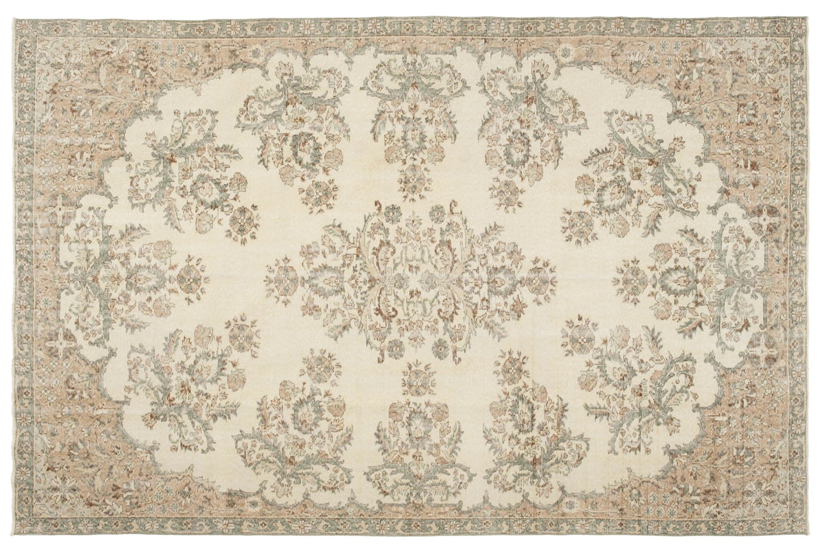 Vintage Distressed Rug Boze