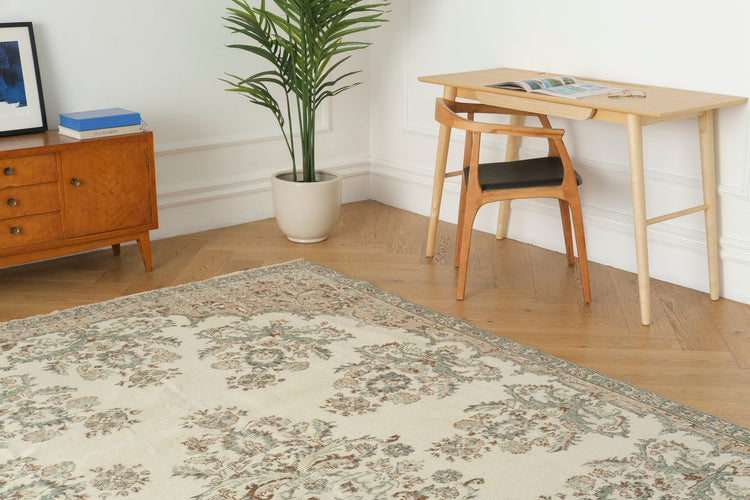 Vintage Distressed Rug Boze