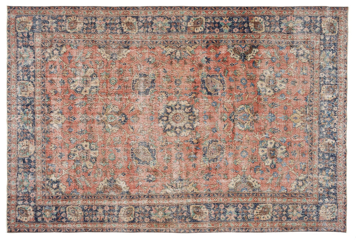 Vintage Distressed Rug Donatas