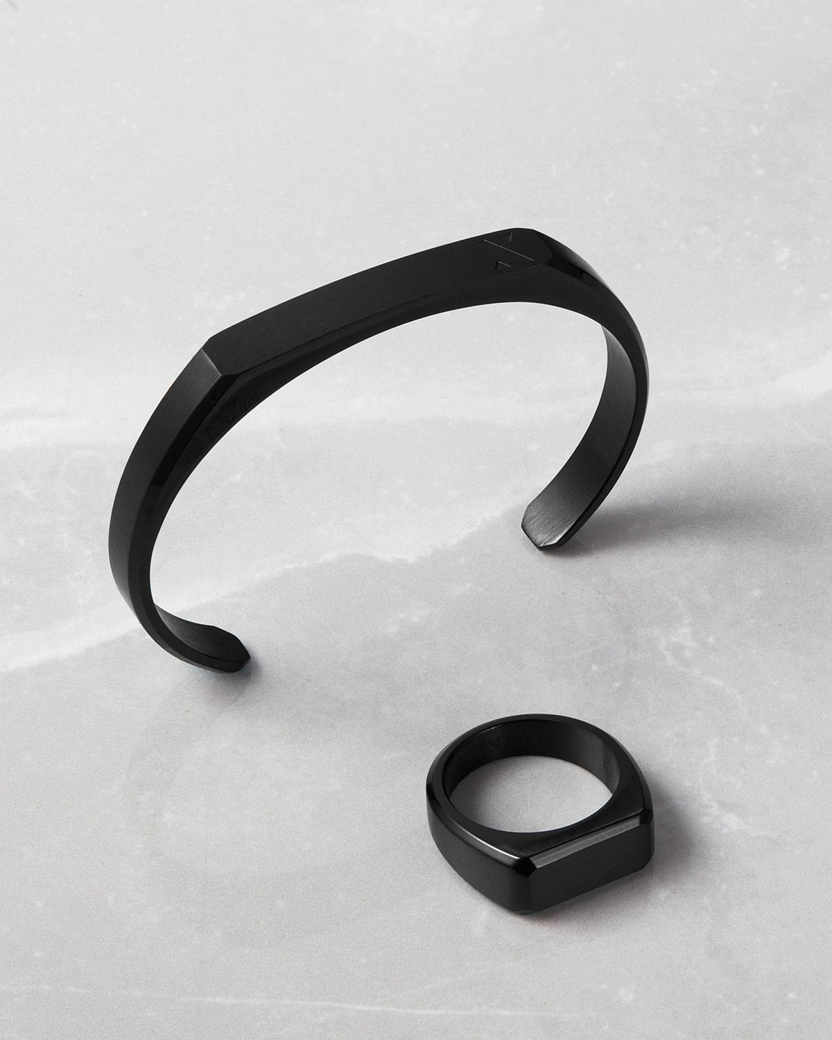 Signet Ring Black - JAXXON