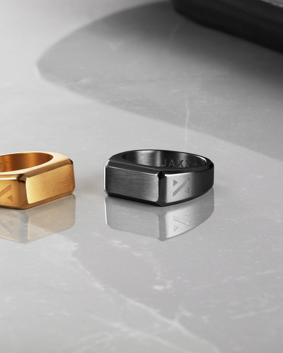 Signet Ring Black - JAXXON