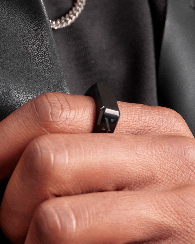 Signet Ring Black - JAXXON