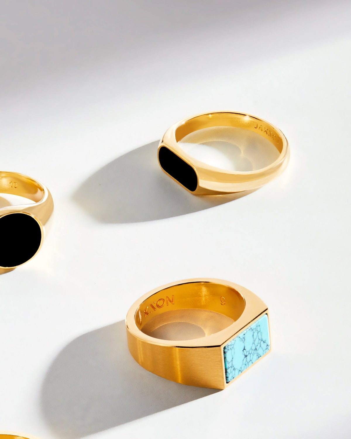 Stadium Signet Ring Gold - JAXXON